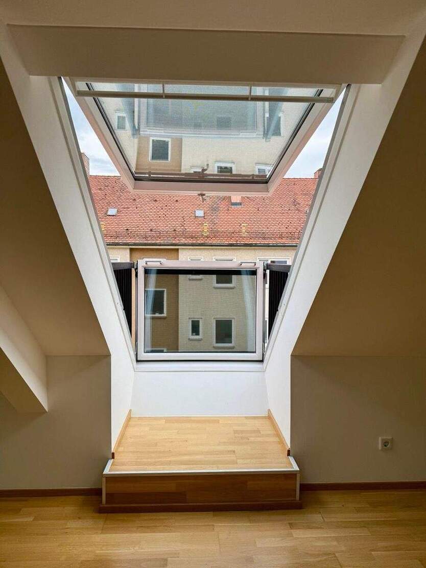 Wunderschöne helle 3 Zi.-Dachgeschoss-Whg. inkl. offener Einbauküche 3 zimmer