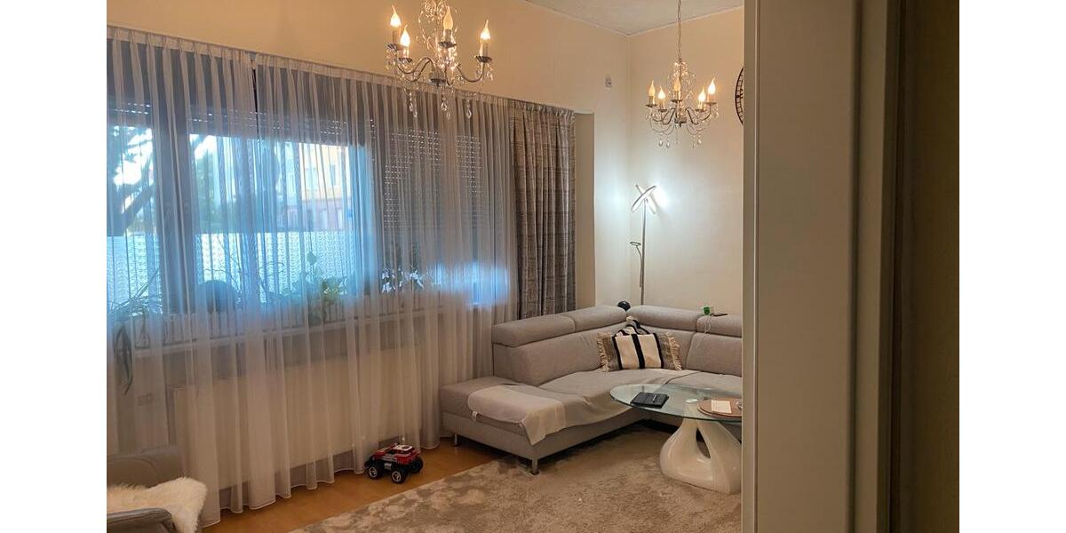 Erdgeschosswohnung , oder als Geschäft 4 zimmer