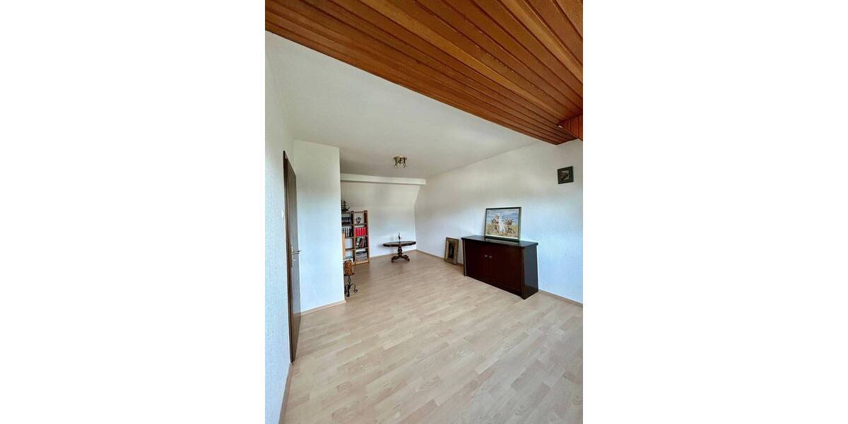 Charmante Doppelhaushälfte im fränkischen Stil mit Garage in ruhiger Wohnlage von Alterlangen (sanierungsbedürftig) 5 zimmer