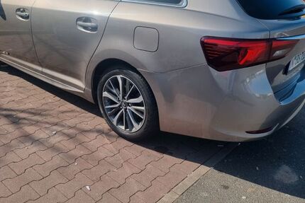 Toyota Avensis 240.000 km 8.300 € Nürnberg 90441
