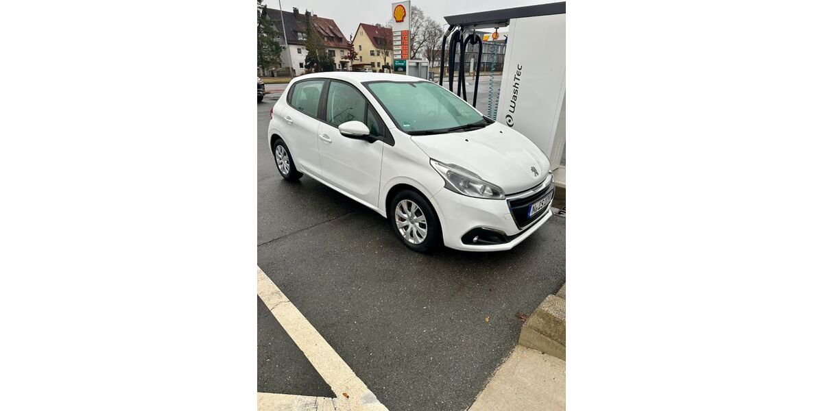 Peugeot 208 68.000 km 7.590 € Nürnberg 90491