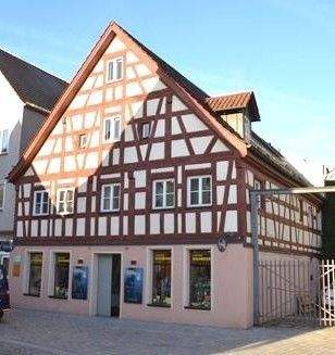 Roth Zentrum! Wohn- und Geschäftshaus mit historischem Charme RM4642 9 zimmer
