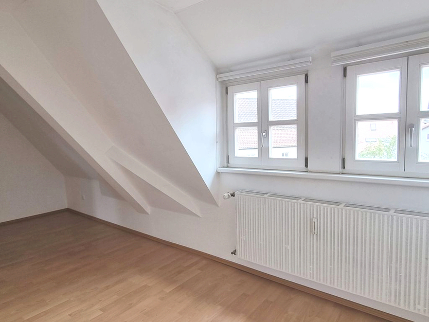 Schöne 3-Zi-Whg - FÜR MAXIMAL 2 PERSONEN -Einbauküche – Tageslichtbad – Wiesengrund in Laufweite zimmer