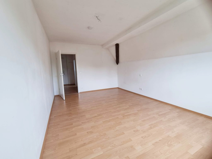 Schöne 3-Zi-Whg - FÜR MAXIMAL 2 PERSONEN -Einbauküche – Tageslichtbad – Wiesengrund in Laufweite zimmer