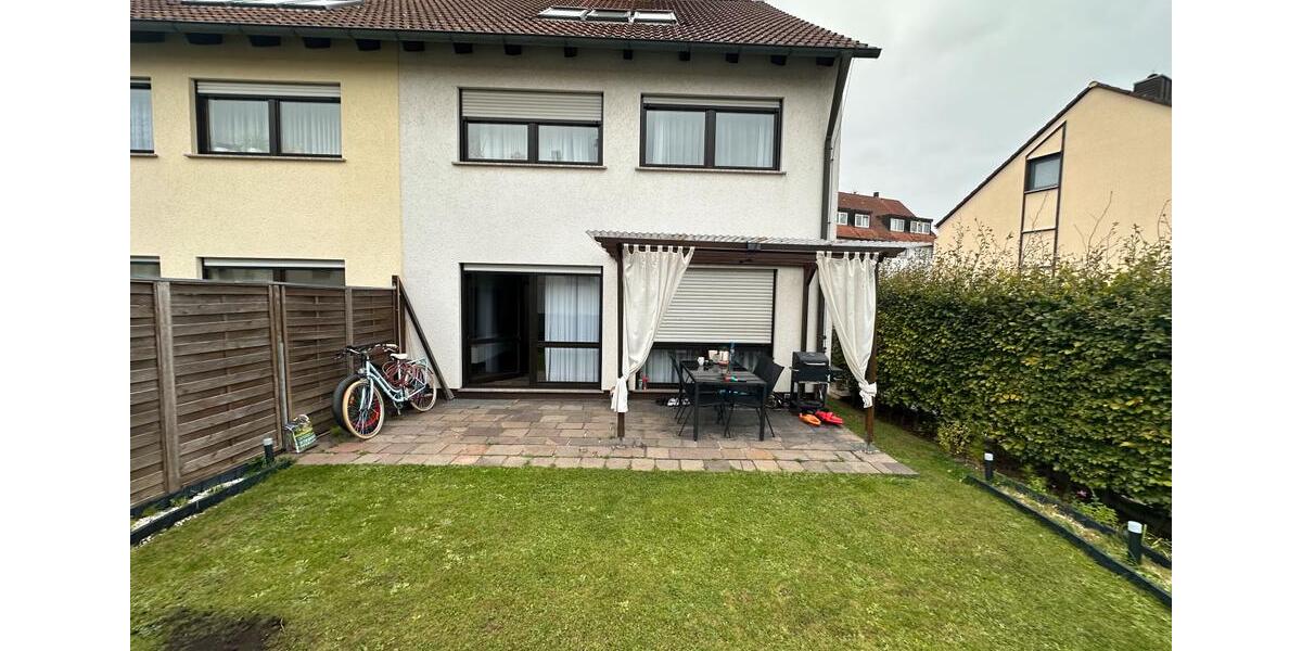 Traumhafte Doppelhaushälfte mit Garten, Terrasse und Garage 4 zimmer