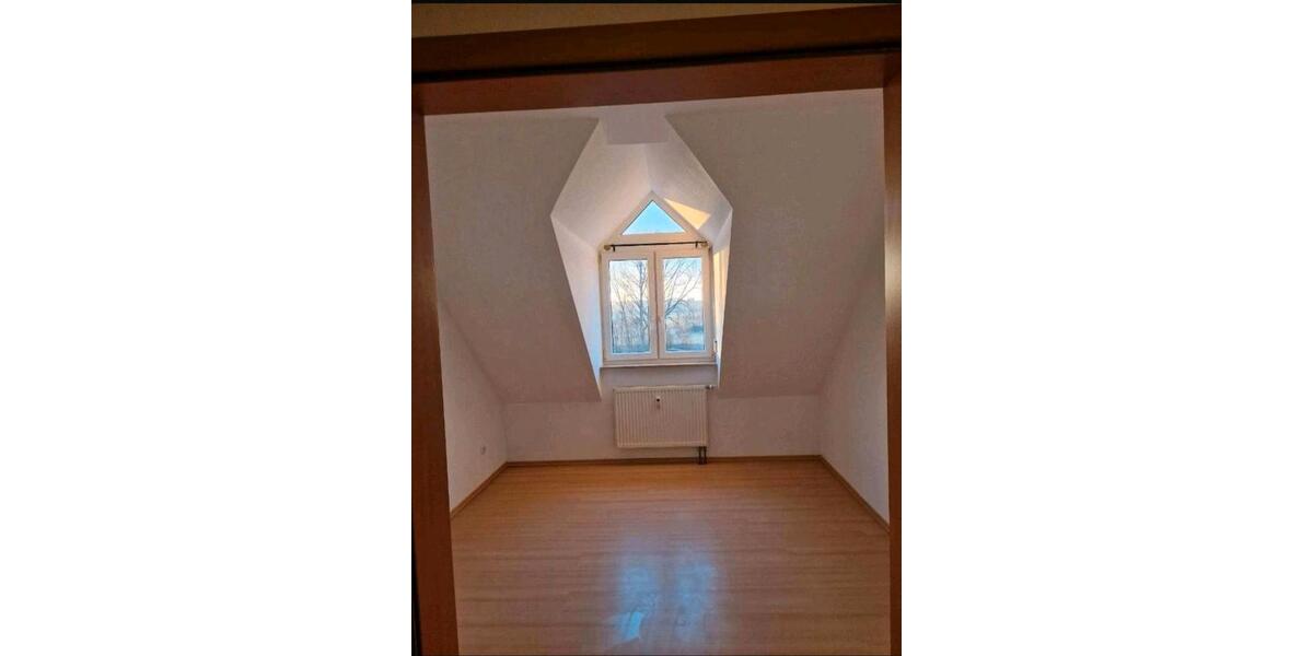 Dachgeschoßwohnung Erlangen Bruck - 3.5 Zimmer, 120 m&sup2;, 1.800&euro; | Angebot:26343080