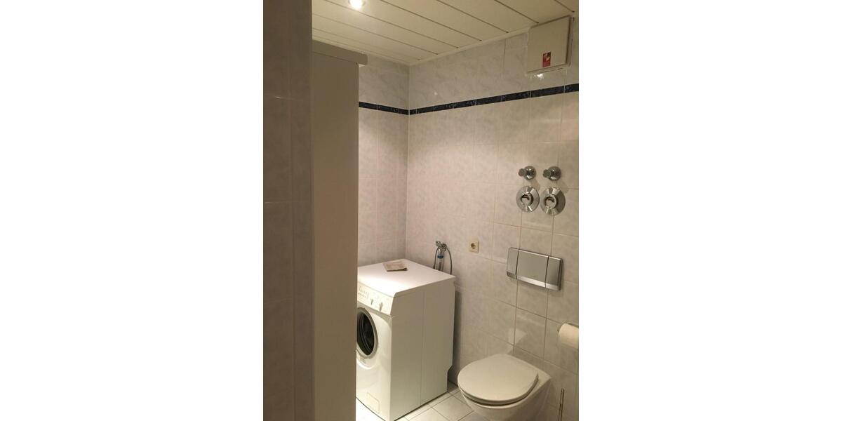 Schöne 3-Zi-Whg. Balkon Abstellraum Gäste-WC Bad Dusche Keller TG 3 zimmer