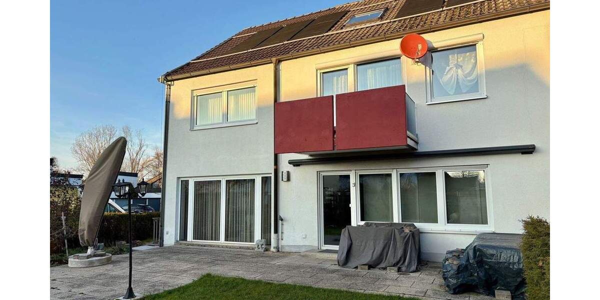 Hier wohnt man gern: Kinder willkommen...Großzügiges REH in ER-Eltersdorf 8 zimmer