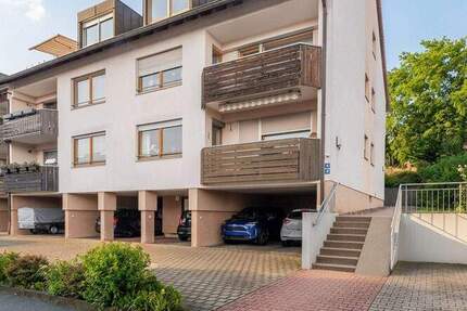 Großzügige 3-Zi-Hochparterre-Wohnung mit Balkon und schönem Ausblick in Langenzenn 3 zimmer