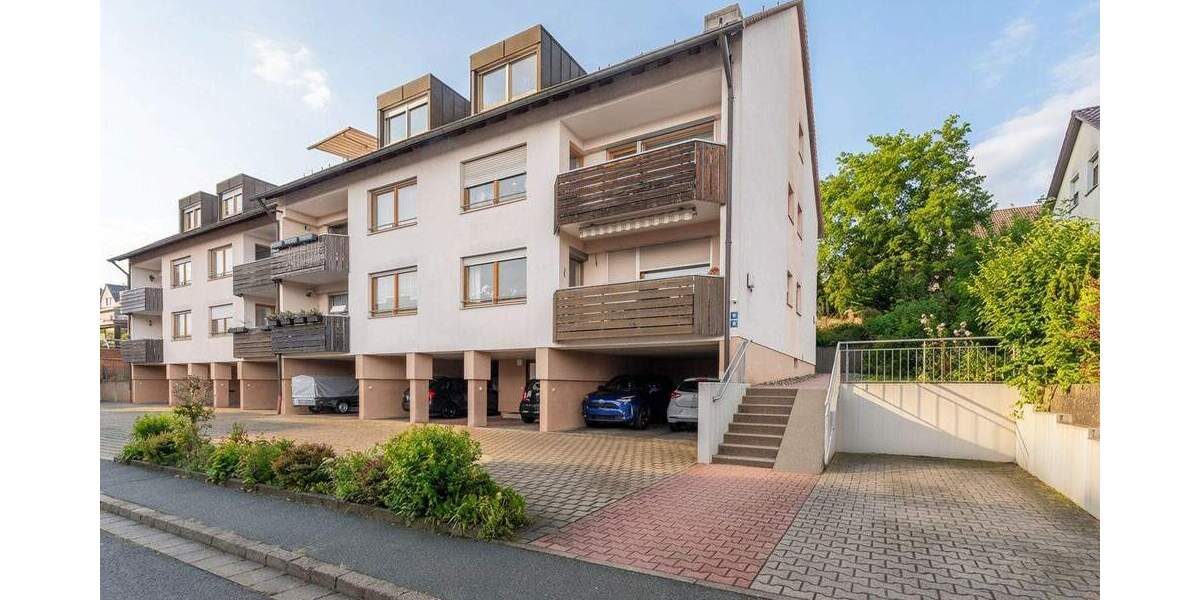 Großzügige 3-Zi-Hochparterre-Wohnung mit Balkon und schönem Ausblick in Langenzenn 3 zimmer