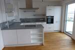 Hochwertig ausgestattete 2 Zimmer-Wohnung mit moderner Einbauküche, Parkettboden, sehr schönem Balkon, Duschbad, Aufzug + TG-Stellplatz 2 zimmer