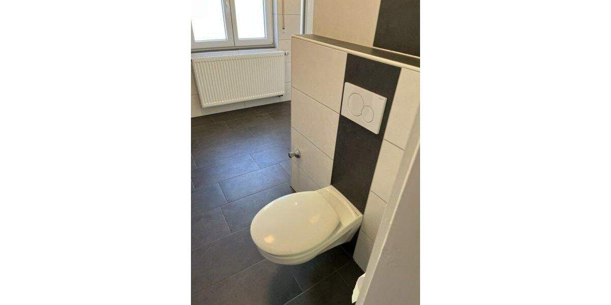 Haus im WEG-Eigentum - 2 Wohnungen - Mit Ausbaupotential - EG vermietet 6 zimmer