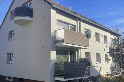 Sehr gepflegtes 6-Familienhaus mit vier Garagen! 1 zimmer