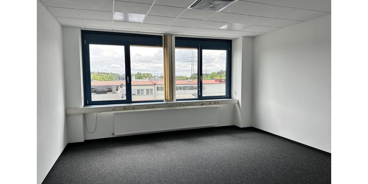 Neuwertiges Büro (ca. 42qm) mit Blick auf den Moritzberg in der Industriestraße 23a zimmer