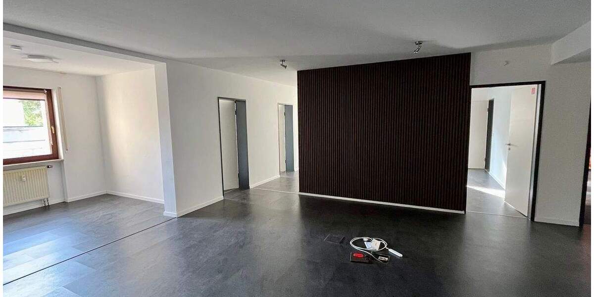 Vielseitig nutzbare Büro-Praxisfläche im Zentrum von Zirndorf 5 zimmer