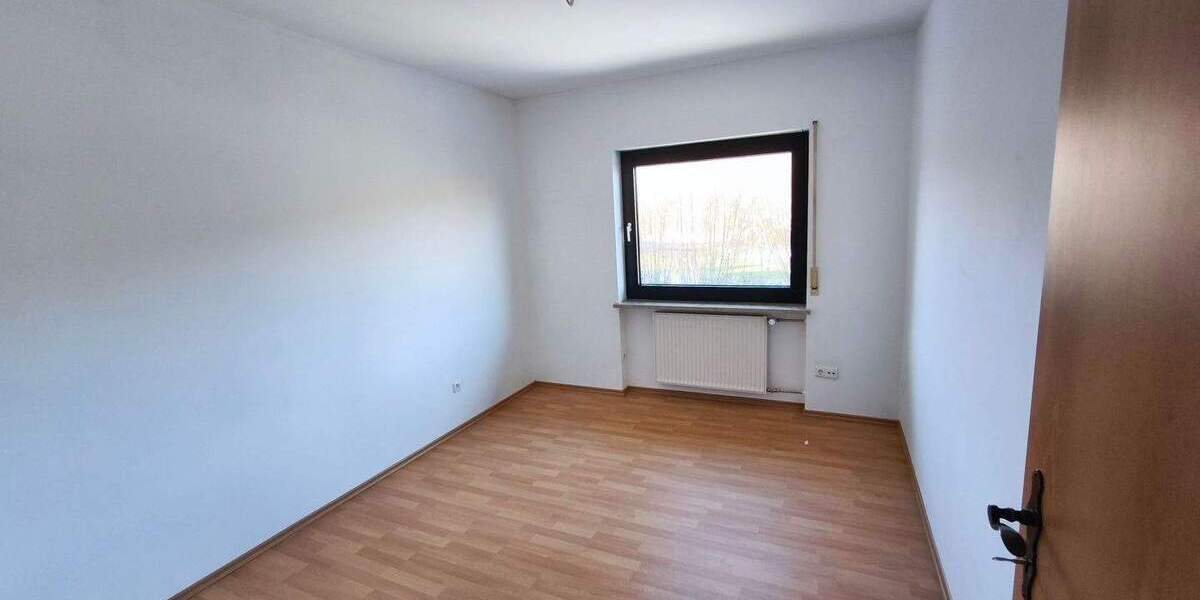 Etagenwohnung Neunkirchen a.Brand Ermreuth - 3 Zimmer, 125 m&sup2;, 1.000&euro; | Angebot:26471152