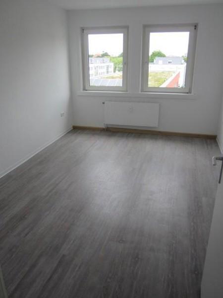 Helle, renovierte 2-Zimmer-Wohnung mit Balkon wartet auf Sie! zimmer