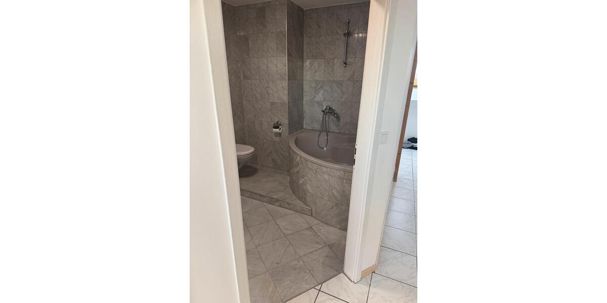 Dachgeschoßwohnung Nürnberg Sankt Leonhard - 2 Zimmer, 42 m&sup2;, 140.000&euro; | Angebot:24378998