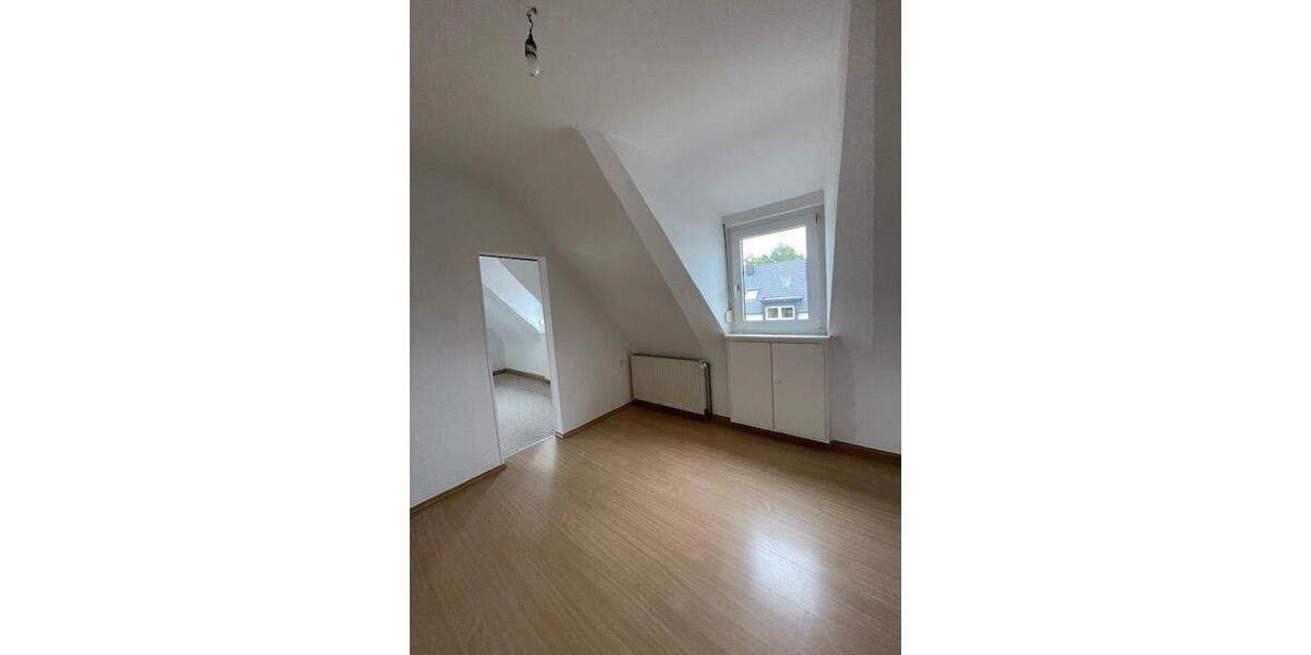 ***NEUES JAHR NEUE WOHNUNG...die RUHE SPÜREN...tolle Dachwohnung...EINBAUKÜCHE*** 3 zimmer