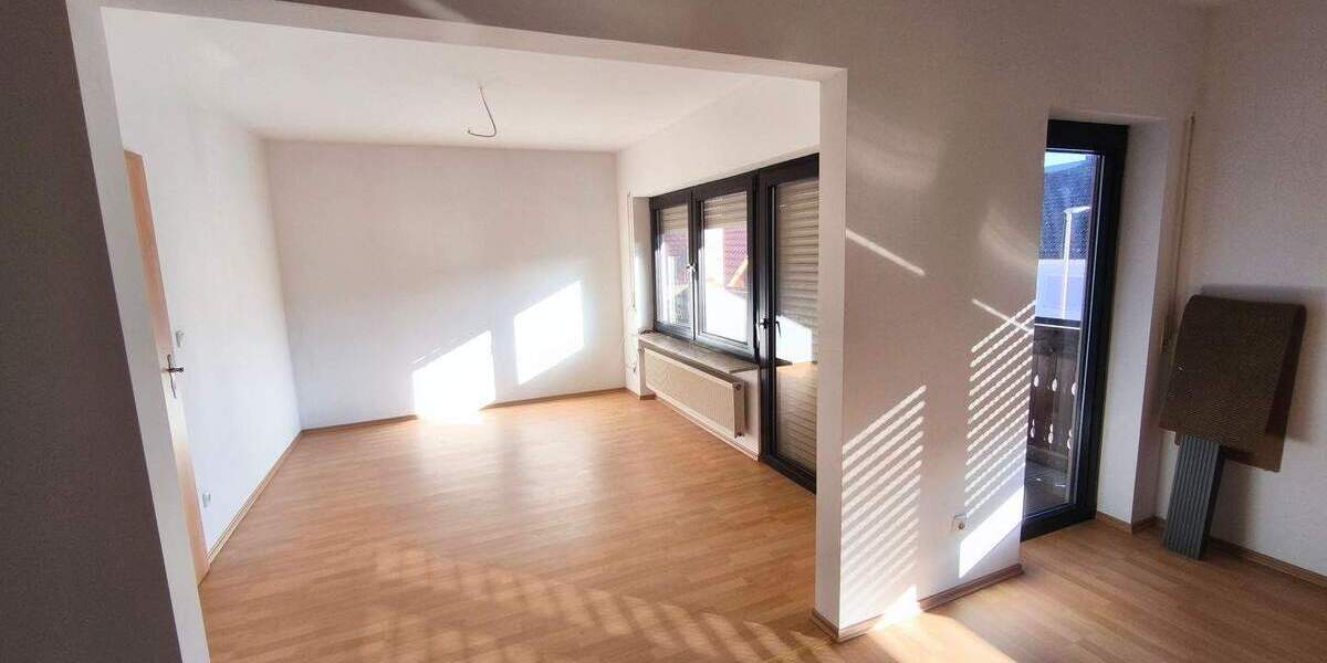 Etagenwohnung Neunkirchen a.Brand Ermreuth - 3 Zimmer, 125 m&sup2;, 1.000&euro; | Angebot:26471152