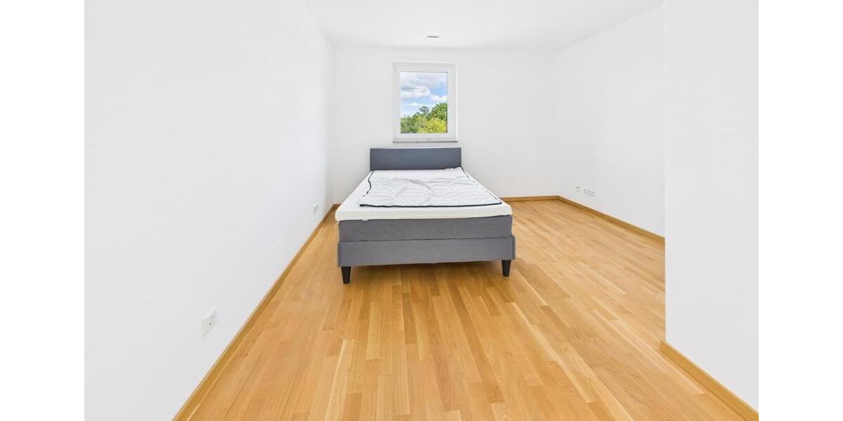 Große komfort Wohnung mit EBK und eigener ca. 25m² großer Dachterrasse 5 zimmer