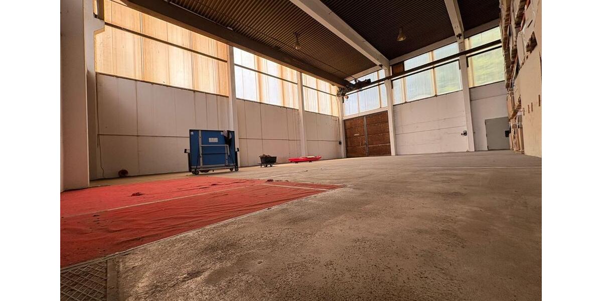 Lagerhalle Lagerfläche teilbar oder komplett & einzelne Büroräume zimmer