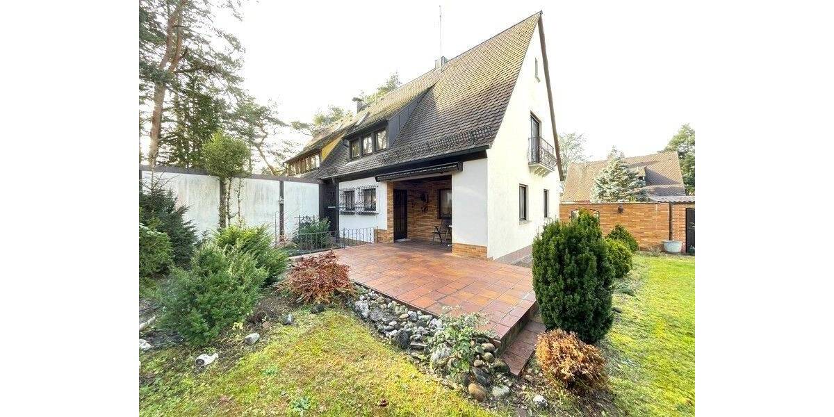 Waldrandlage mitten in Röthenbach - Heimelige Doppelhaushälfte mit einzigartigem Garten und Garage 4 zimmer