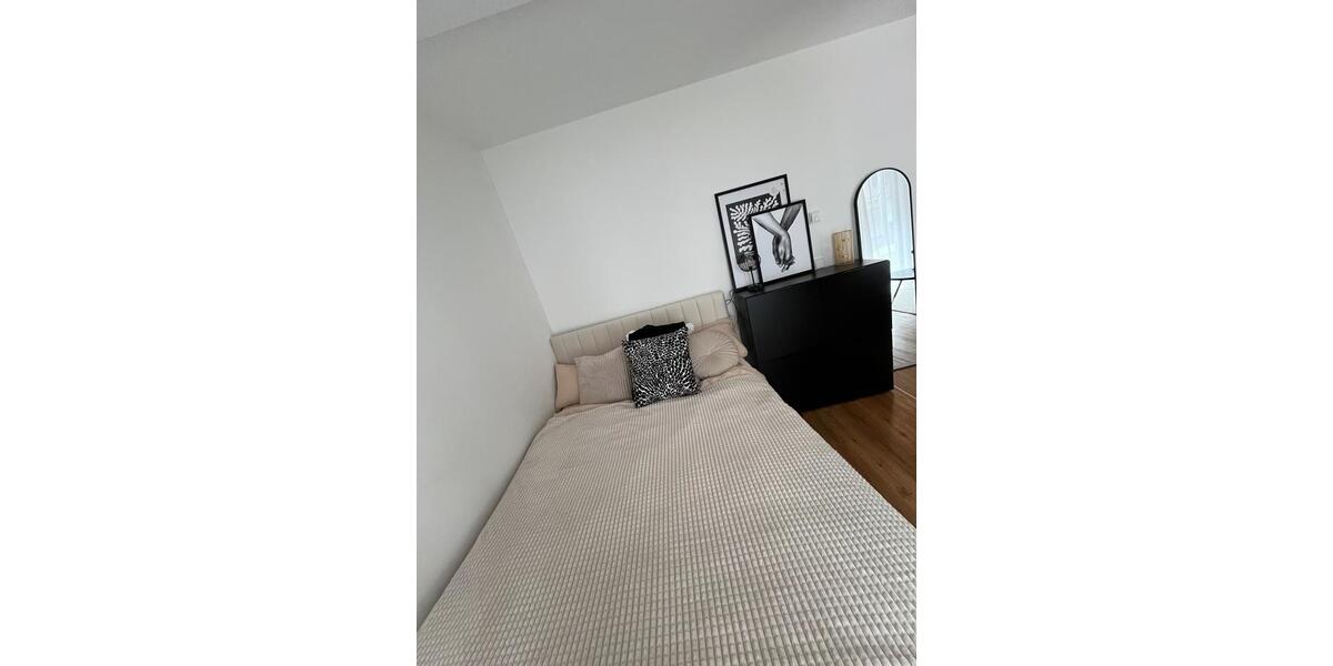 Möbilierte 1,5 Zi Neubau Whg mit EBK, Balkon u Tiefgarage 1.5 zimmer