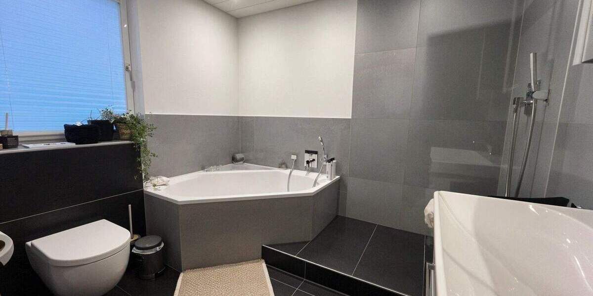 Charmantes Zweifamilien-Bauernhaus mit Scheune, Innenhof und Garten 9 zimmer