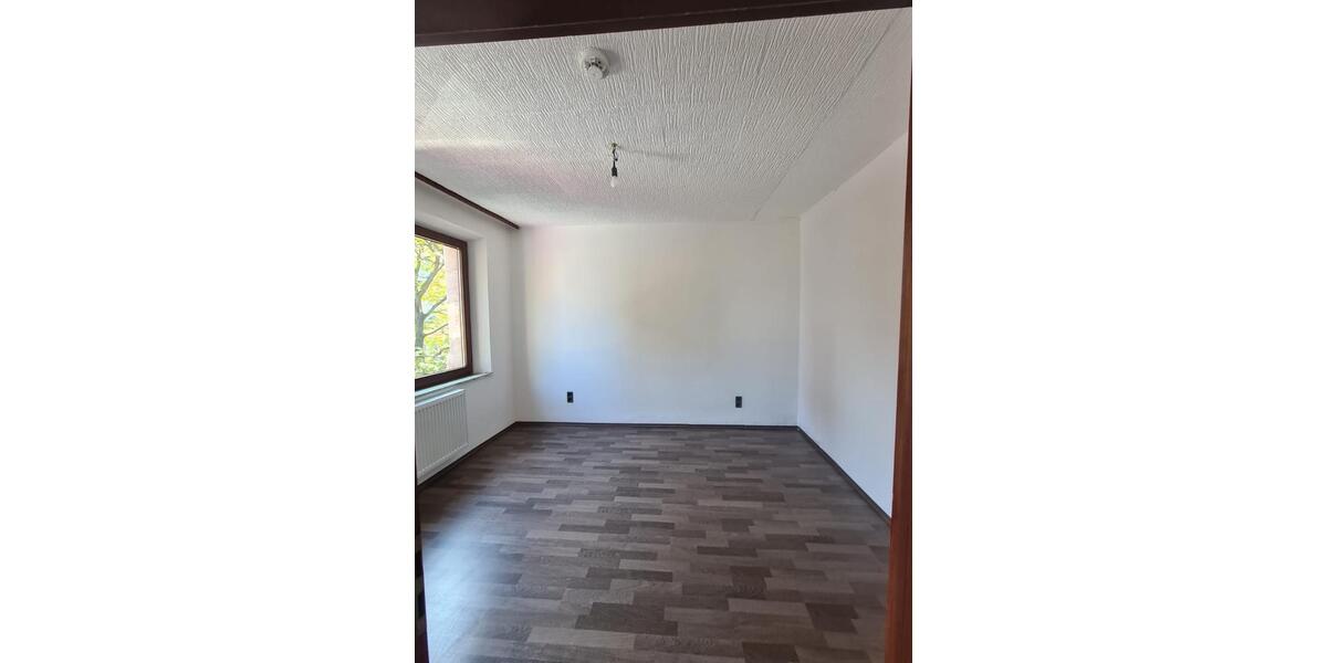 Zweizimmerwohnung früher Dreizimmer -Altbau 2 zimmer