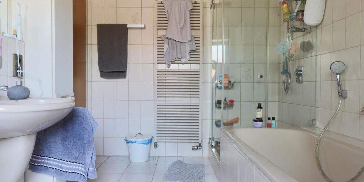 Zwei auf einen Streich! Doppelhaus mit flexibler Nutzung zentral in Feucht! 7 zimmer