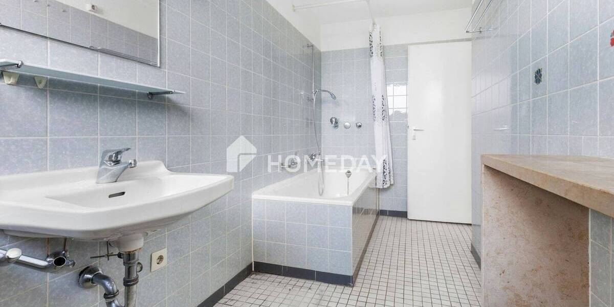 Renovierungsbedürftige 3-Zimmer-Wohnung mit zwei Loggien und optionalem Tiefgaragenstellplatz 3 zimmer