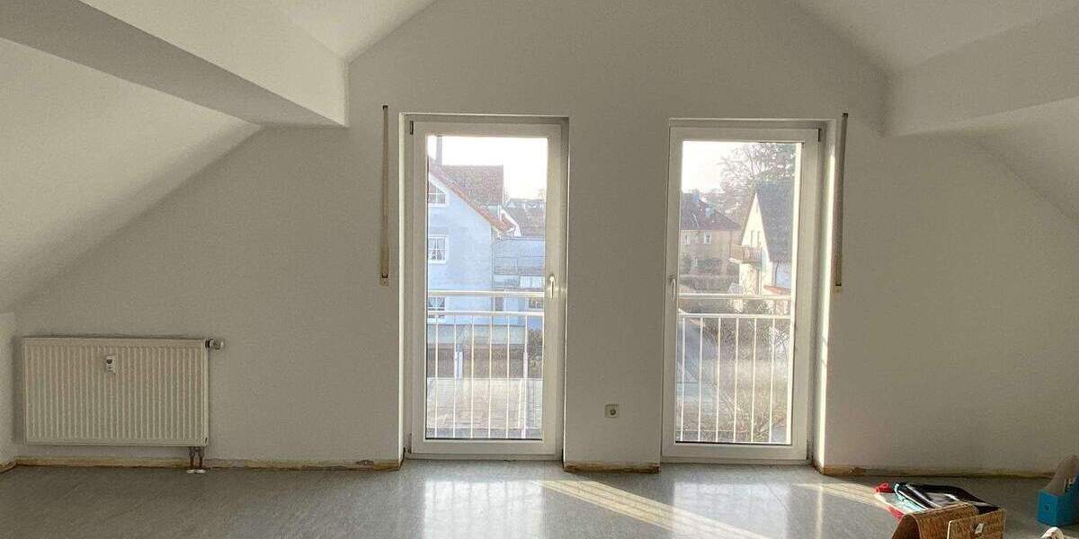 Gemütliche Dachgeschosswohnung mit französischem Balkon 2 zimmer