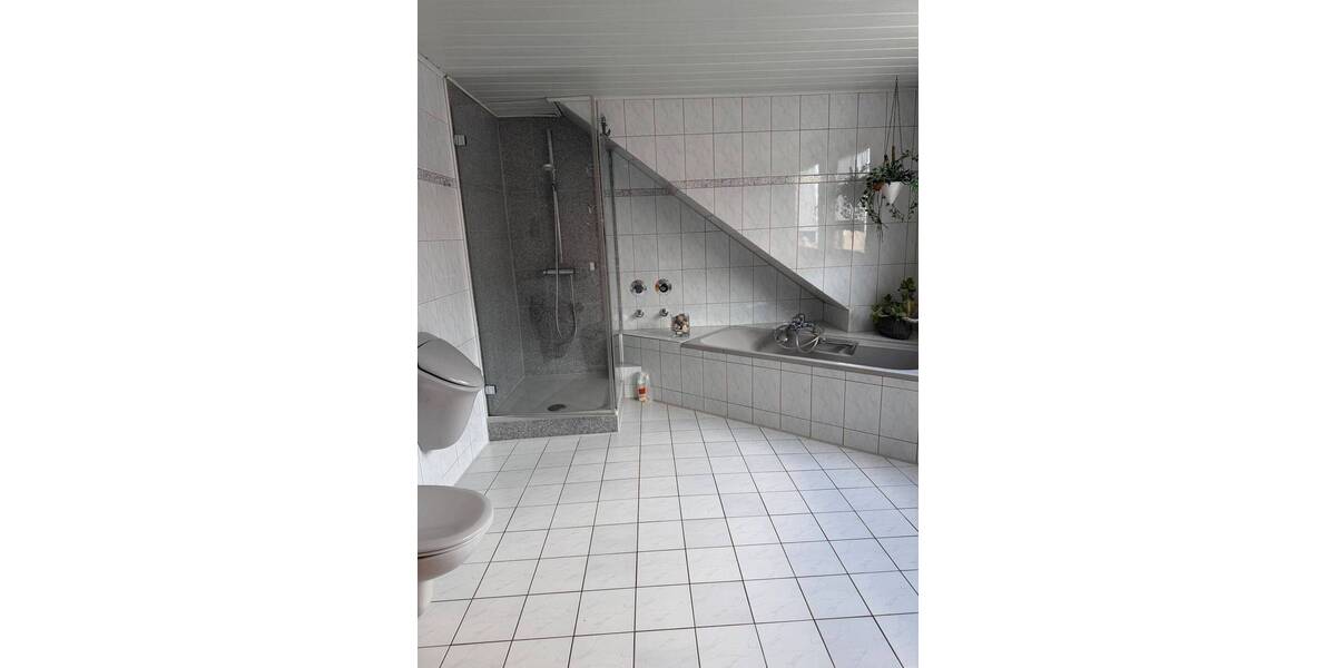 Etagenwohnung Erlangen Frauenaurach - 2 Zimmer, 117 m&sup2;, 1.400&euro; | Angebot:26092188