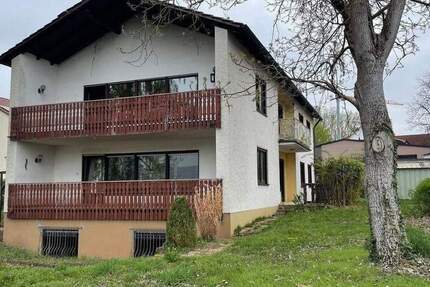 Zweifamilienhaus in Erlangen-Bruck – Ihre Chance zur Neugestaltung (Sanierungsbedürftig)