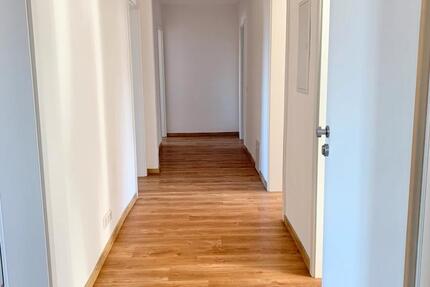 Großzügige sanierte 4-Zi Altbauwohnung. Geh. Ausstattung 4 zimmer