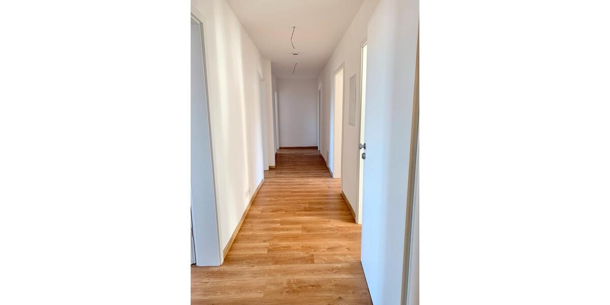 Großzügige sanierte 4-Zi Altbauwohnung. Geh. Ausstattung 4 zimmer