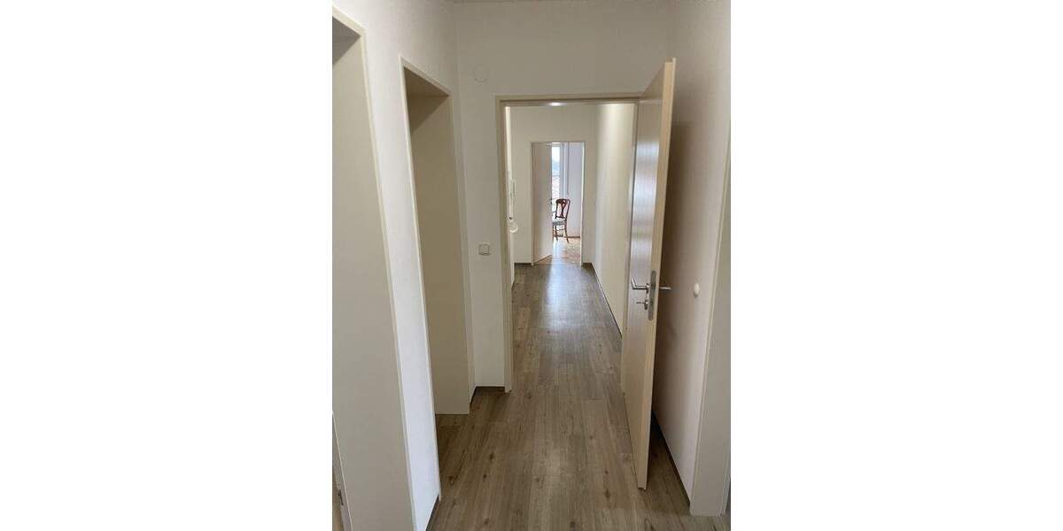 Etagenwohnung Heroldsberg - 4 Zimmer, 105 m&sup2;, 1.100&euro; | Angebot:25780664