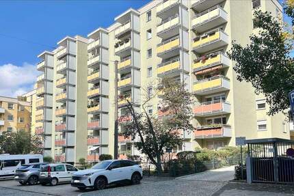 ***IHR SCHLÜSSEL ZUM GLÜCK*** SONNIGE 4 ZIMMER WOHNUNG MIT EINBAUKÜCHE BALKON UND GARAGENSTELLPLATZ 4 zimmer