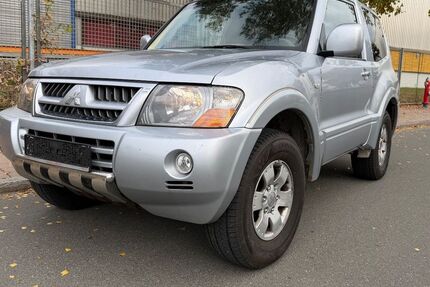 Mitsubishi Pajero 280.000 km 3.300 € Feucht 90537