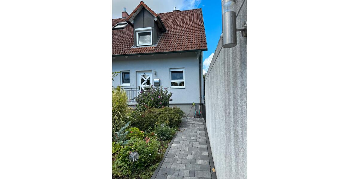 Reihenhaus Roßtal - 6 Zimmer, 127 m&sup2;, 599.000&euro; | Angebot:27299085
