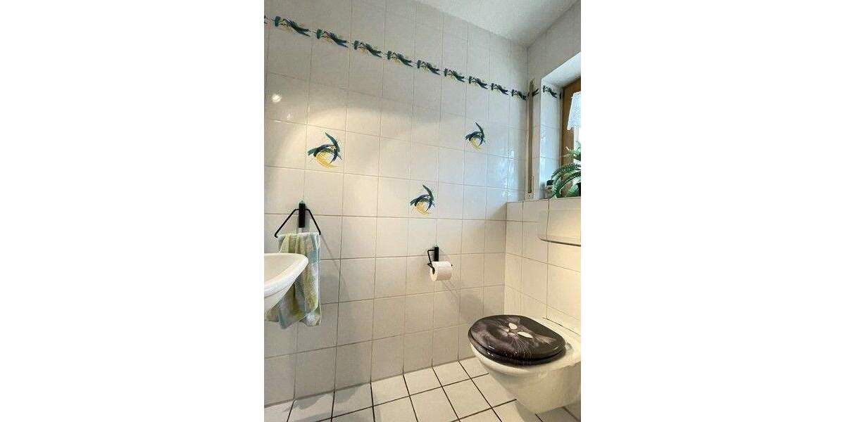 Wie ein Haus am See: Einfamilienhaus (Bj. 1993) mit Traumgarten und Garage in Lauf-Kuhnhof 5 zimmer