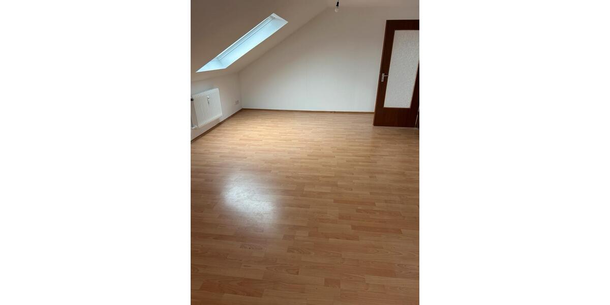 Dachgeschoßwohnung Langenzenn - 4 Zimmer, 94 m&sup2;, 850&euro; | Angebot:24812555