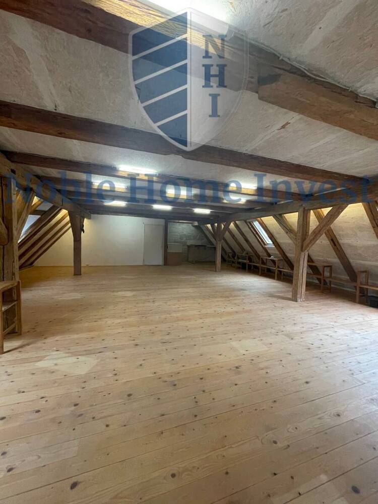 Büro Ausstellungsfläche mit Parkplätzen in Altdorf
