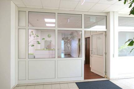 N-Wetzendorf: Praxisfläche mit ca. 182 m² - 6-9 Räume - 1.OG - in kleinem Einkaufszentrum 6 zimmer