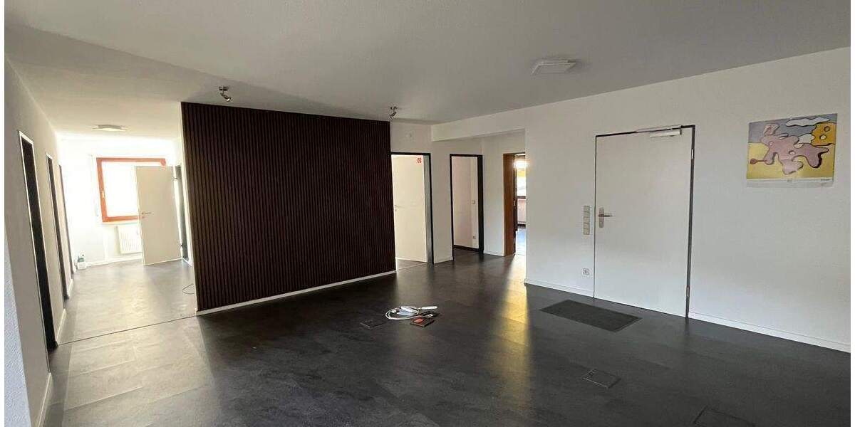 Vielseitig nutzbare Büro-Praxisfläche im Zentrum von Zirndorf 5 zimmer
