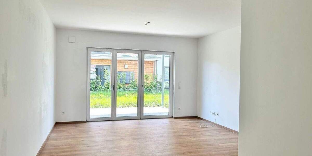 ***LIEBLINGSPLATZ*** SONNIGE 4 ZIMMER WOHNUNG MIT EINBAUKÜCHE UND BALKON 4 zimmer
