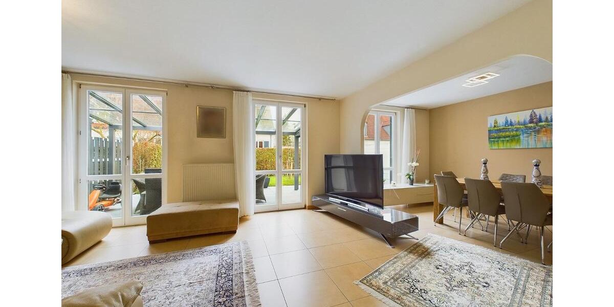 DHH mit Garten in der „Blauen Lagune“ – im Herzen von Oberasbach 5 zimmer