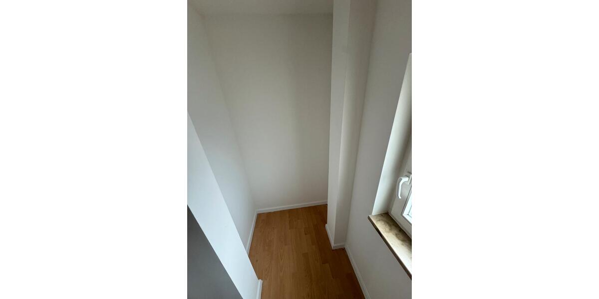 LICHTDURCHFLUTETE 4-ZIMMER DACHGESCHOSSWOHNUNG INKL. STELLPLATZ I 4 zimmer