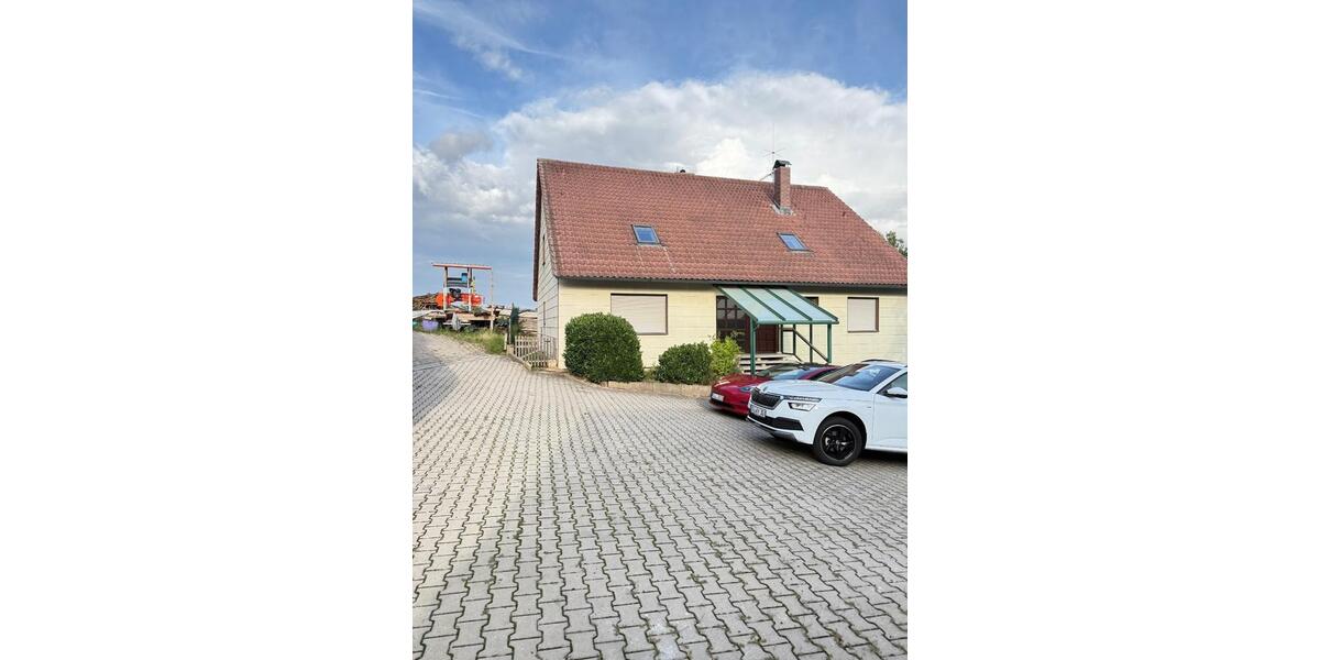 Dreifamilienwohnhaus und Hof für Pferdehaltung geeignet zu verk. zimmer